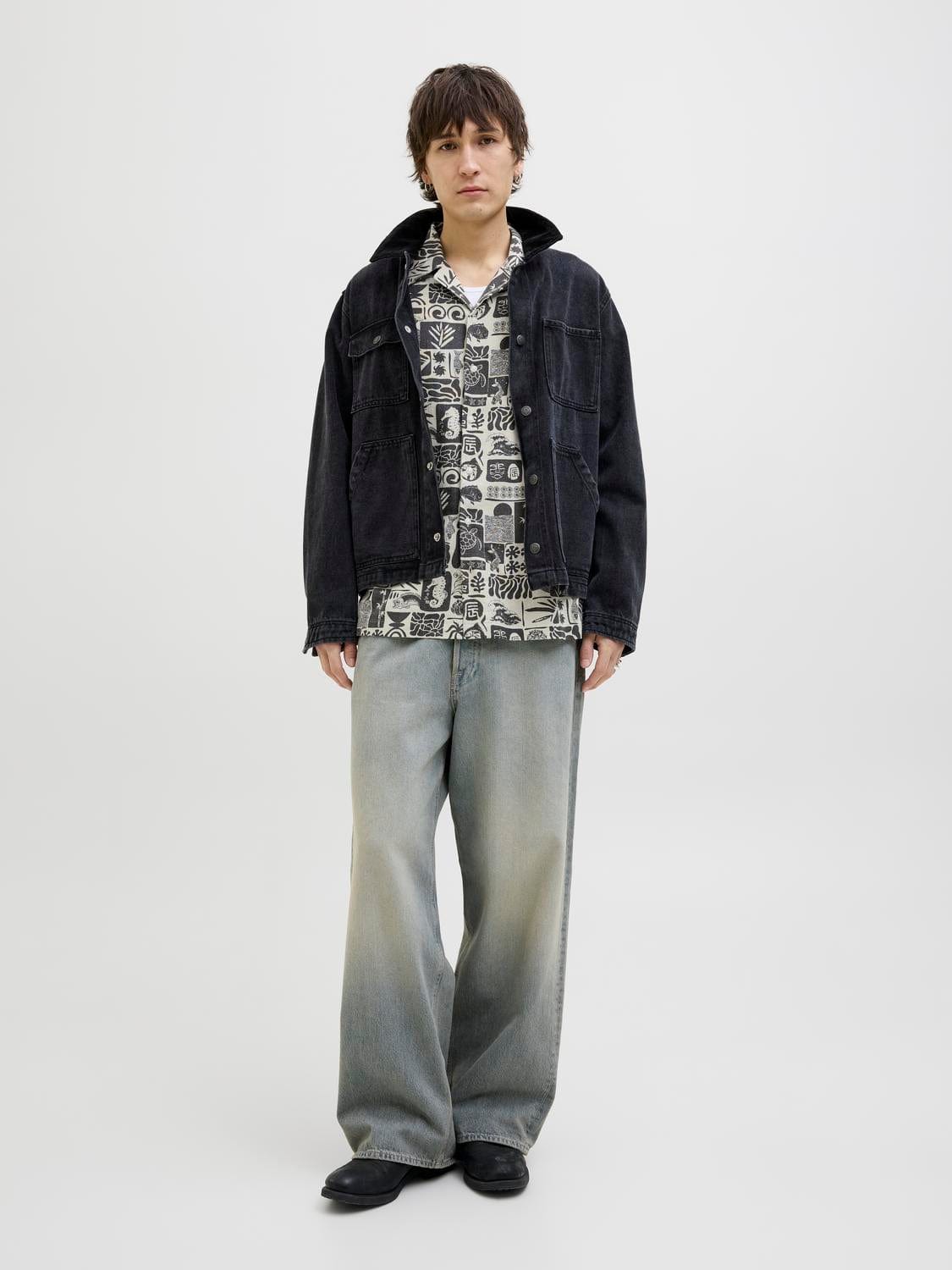 model_shot-front_full